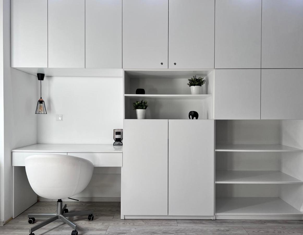 Historical 1r Near Square Apartment *